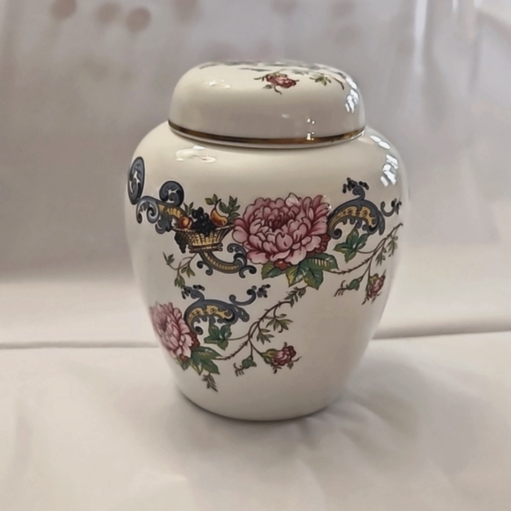 Gorgeous "Chelsea Manor" ginger jar by Crown Staffordshire